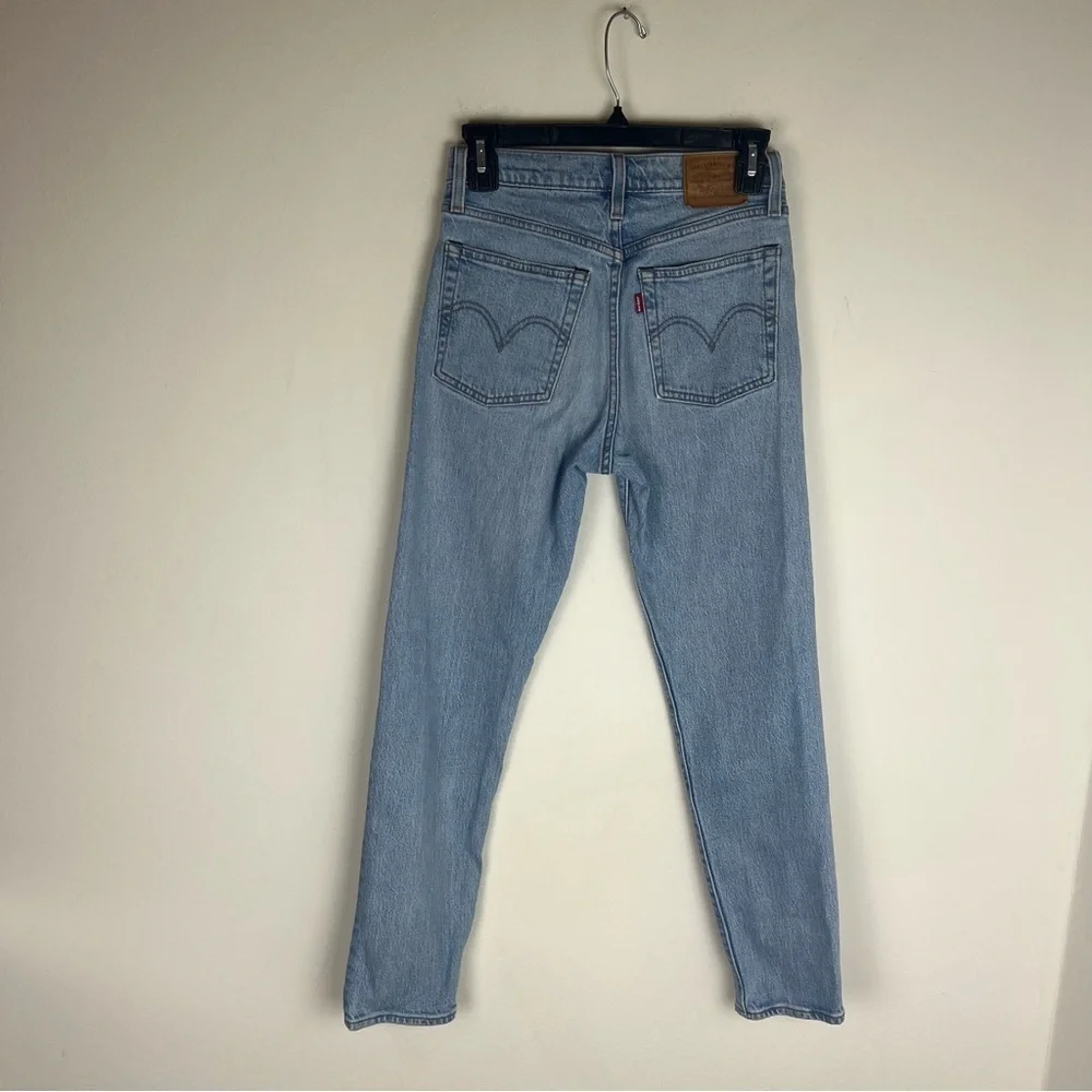 Levi’s Light Wash Wedgie Fit Jeans Size 24